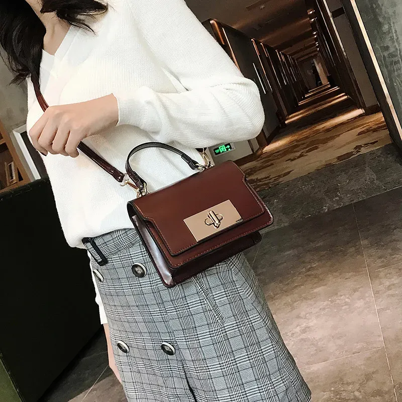 Simple Fashion Trendy All-match Versatile Shield Lock Buckle Messenger Handbags Design Crossbody Doctor Bags - Image 10