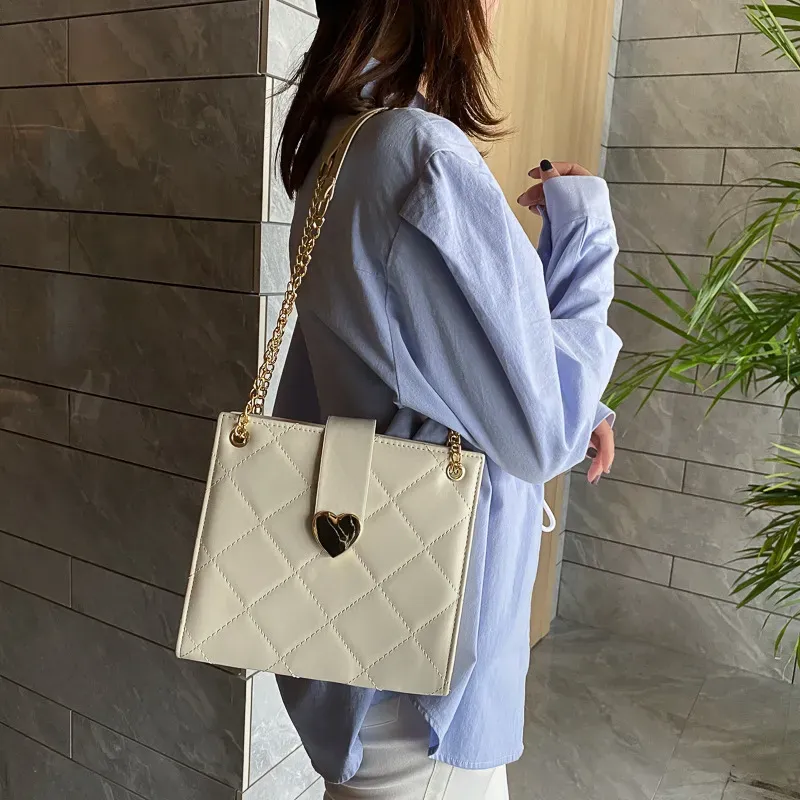 Women Fashion Heart Buckle Design Solid Color PU Shoulder Bag - Image 5