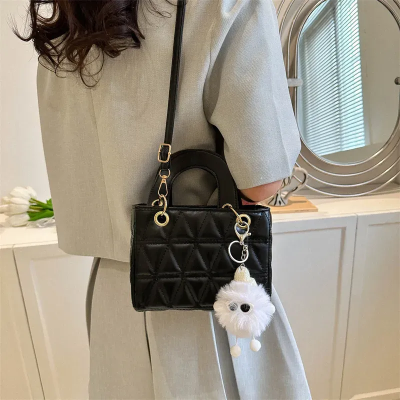 Women'S Fashion Solid Color Rhomboid Handbag - Image 3