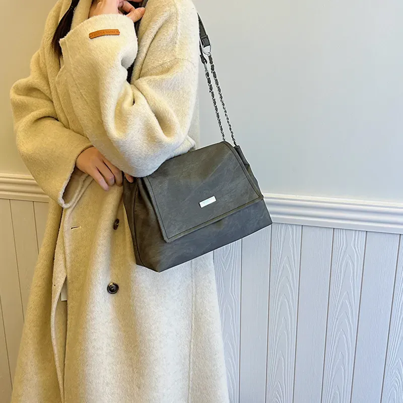 Women Simple Retro Large Capacity Clap Shoulder Bag - Image 4