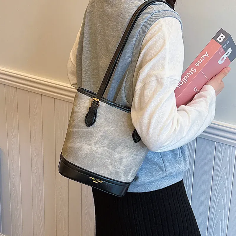 Women Retro Casual Large Capacity Bucket Shoulder Bag - Image 3