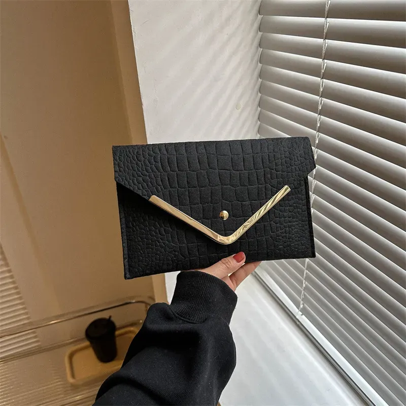 Women Simple Solid Color Felt Envelope With Purses
