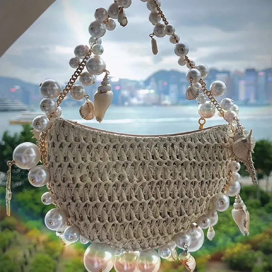 Women Fashion Pearl Shell Grass Woven Handbag