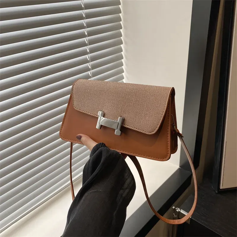 Women Fashionable Contrast Color Stitching Square Shoulder Bag - Image 3