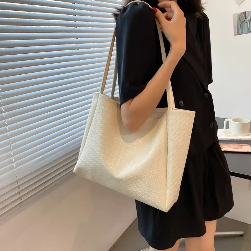 Women Simple Solid Color Large Capacity PU Tote Bag - Image 4