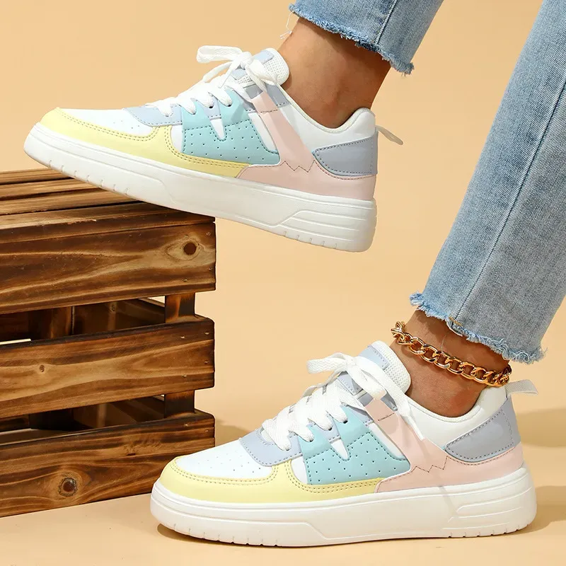 Women Casual Contrast Stitching Platform Sneaker - Image 2