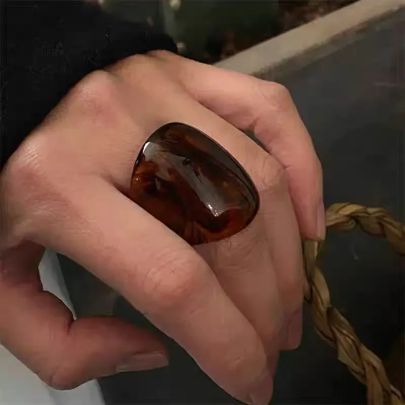 Wholesale Women Fashion Retro Amber Geometric Acrylic Resin Ring