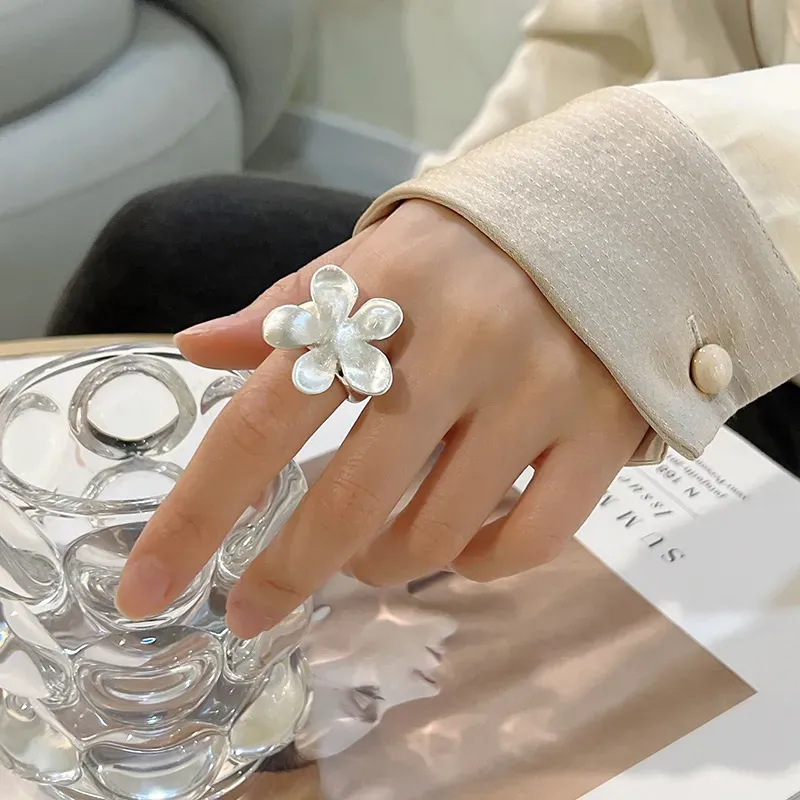 Wholesale Women Fashion Smple Flower Ring