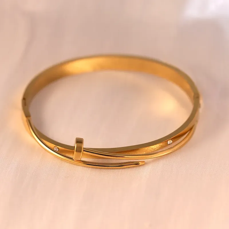 Wholesale Women Fashion Simple Electroplated Gold Nails Titanium Steel Bracelet