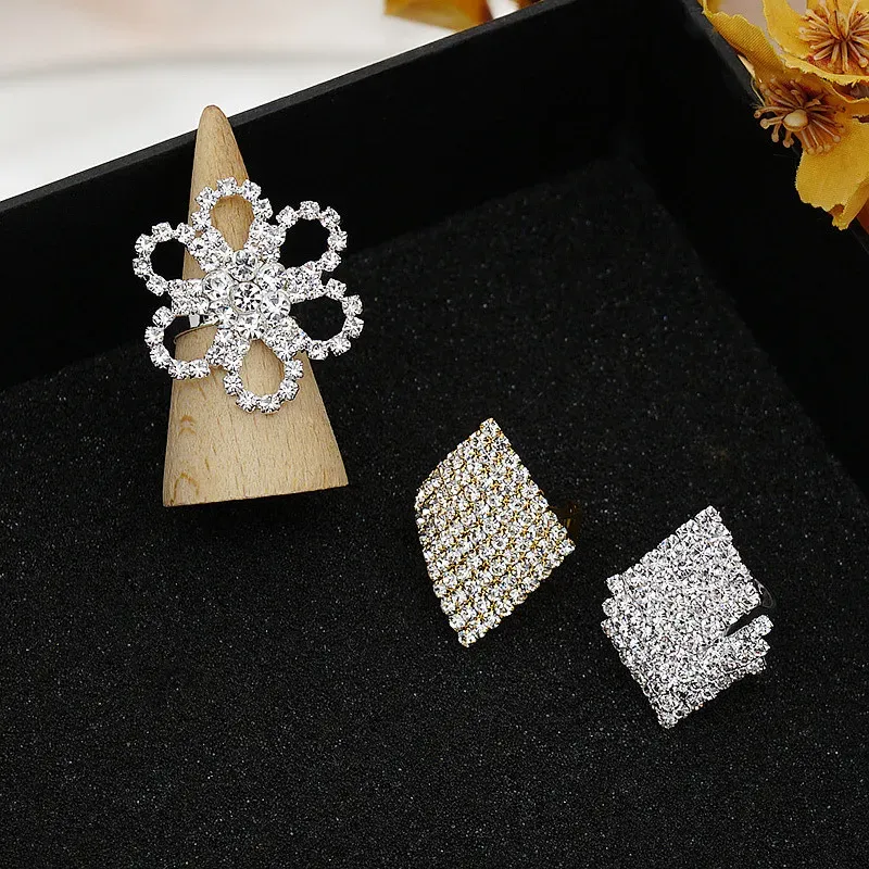 Wholesale Women Fashion Floral Rhombus Rhinestone Ring